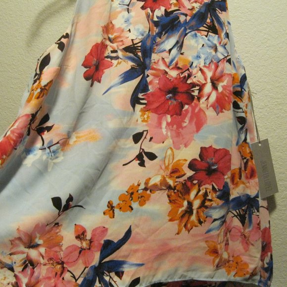 Jennifer Lopez  Top.  Size M.  New - Picture 4 of 16